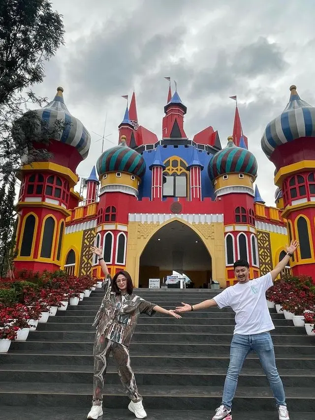 7 Potret Wahana D'Castello Subang, Wisata Taman Bunga Baru Milik Dewi Perssik