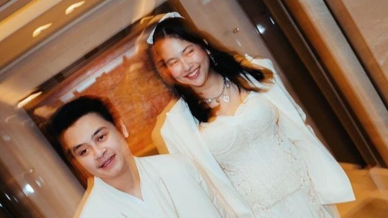 "Sekarang lagi belajar buat lebih dewasa. Nikah itu nggak gampang dan nggak mau gagal antara Bastian sama Sitha-nya. Kalau berani, mah berani saja, gas saja, karena tujuannya ke situ berdua," ujar Bastian dilansir dari detikhot, pada Selasa (5/11/2024).