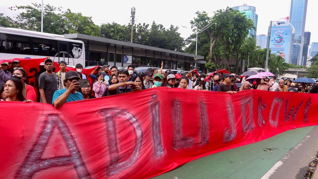 Aksi pengunjuk rasa tuntut polisi adili Jokowi