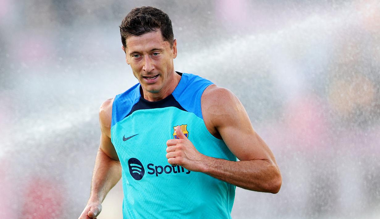 Striker berpaspor Polandia itu langsung gabung latihan bersama para penggawa Blaugrana lain yang tengah menggelar tur pramusim di Amerika Serikat. (Michael Reaves/Getty Images/AFP)