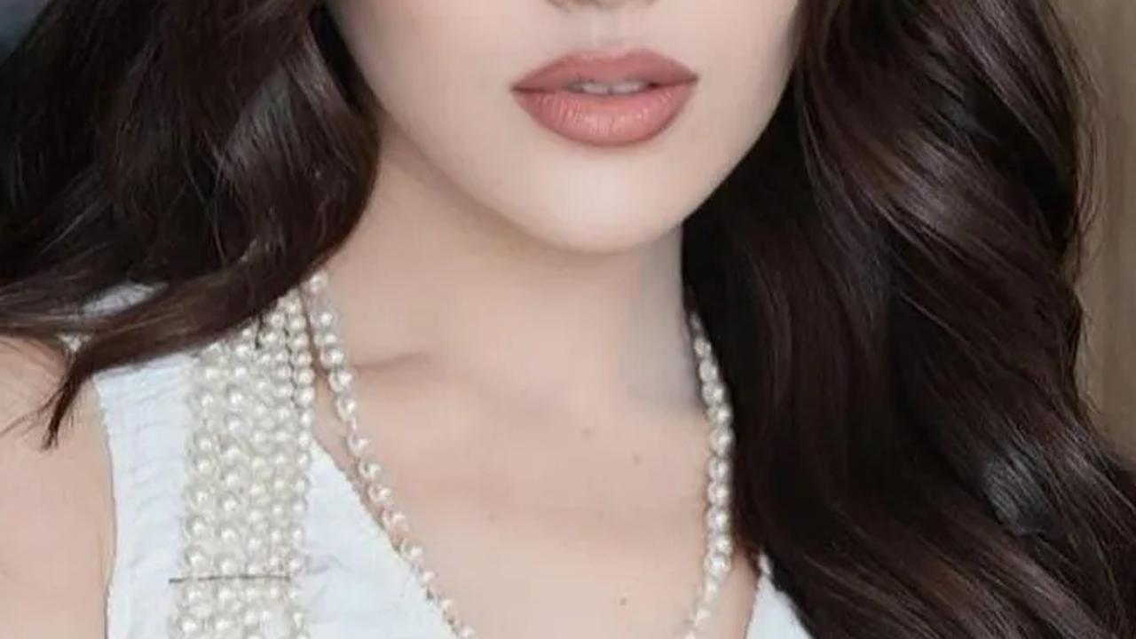 Ayu Ting Ting Tampil Glamor Pakai Jumpsuit Putih, Tato di Dekat Perut Bikin Salfok
