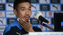 Bek baru Marseille, Yuto Nagatomo  saat konferensi pers di Marseille (2/9/2020). Nagatomo bermain selama tujuh musim di Inter Milan (2011 sampai 2018).  (AFP/Christophe Simon)