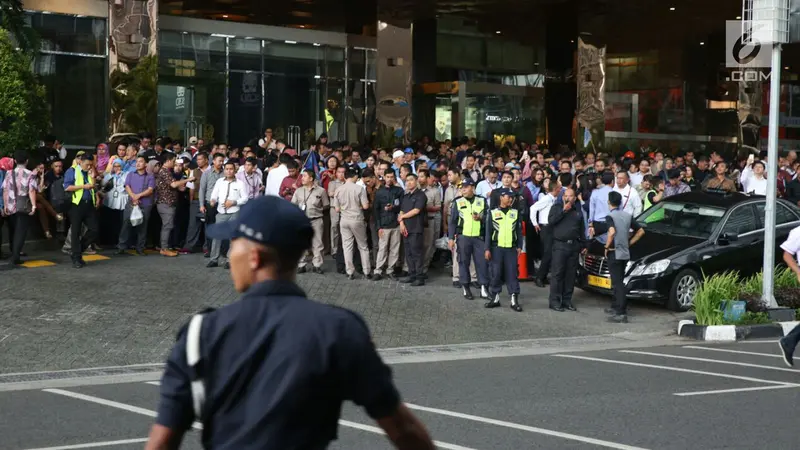 Kepanikan Karyawan Saat Balkon Atap BEI Ambruk