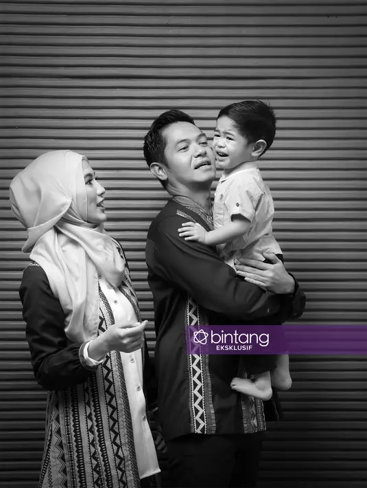 Sebelumnya, pemeran sinetron Sakinah Bersamamu (2015) itu juga mengunggah foto yang hanya tulisan rasa syukurnya. Tiga jam sebelumnya, mengunggah foto hitam putih dan tangannya membentuk tanda love pada perutnya. (Bambang E. Ros/Bintang.com) 