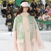 Lacoste sebagai label sportswear asal Prancis memiliki ciri khas tersendiri dalam setiap garis rancangnya.