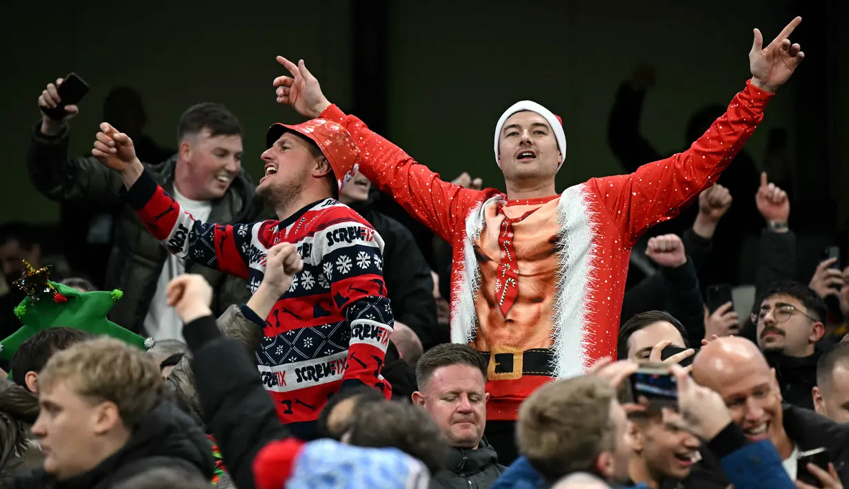 Saat ini, Manchester United masih terpuruk di urutan ke 13 dengan raihan 22 angka dari 16 laga. Sedangkan, Manchester City tertahan di posisi 5 dengan torehan 27 poin. (Paul ELLIS/AFP)