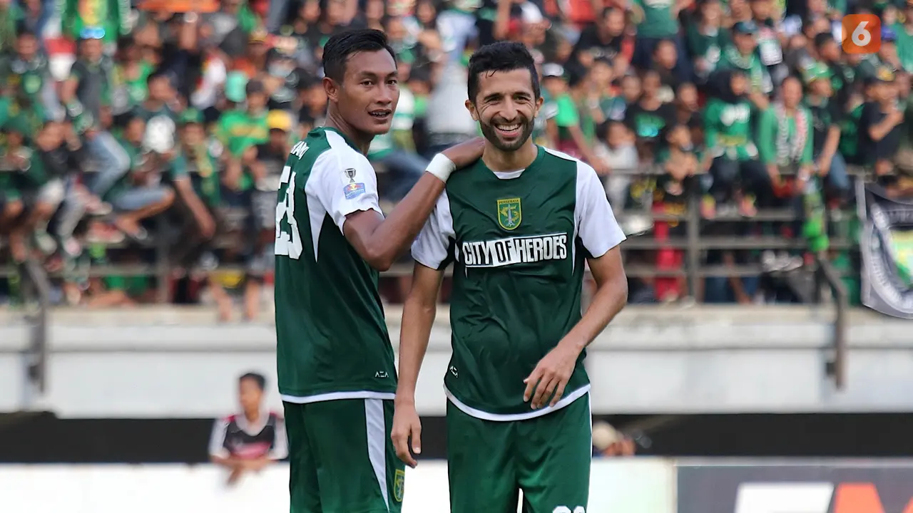 Hansamu Yama dan Manuchekhr Dzhalilov Persebaya