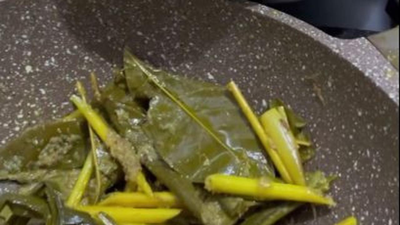 Pisahkan Daun Aromatik
