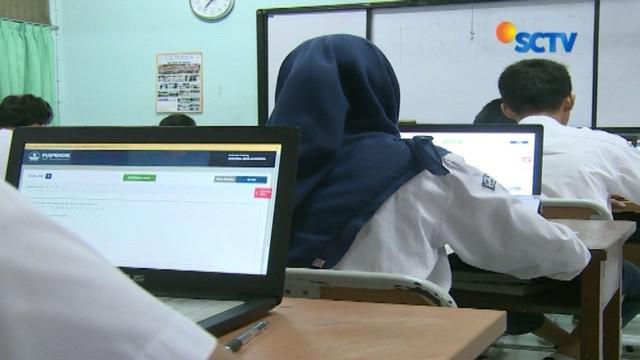 Pelaksanaan UNBK tingkat SMP hari kedua di DKI Jakarta berlangsung lancar. Tidak ada kendala teknis, tapi siswa keluhkan soal baru yang kembali muncul.