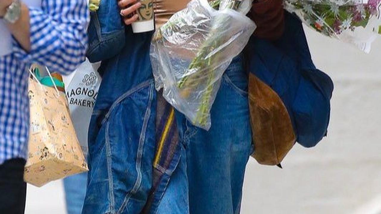 Dalam foto perayaan ulang tahun ke-18 pada April lalu, Suri tampak bersinar dengan outfit yang stylish.