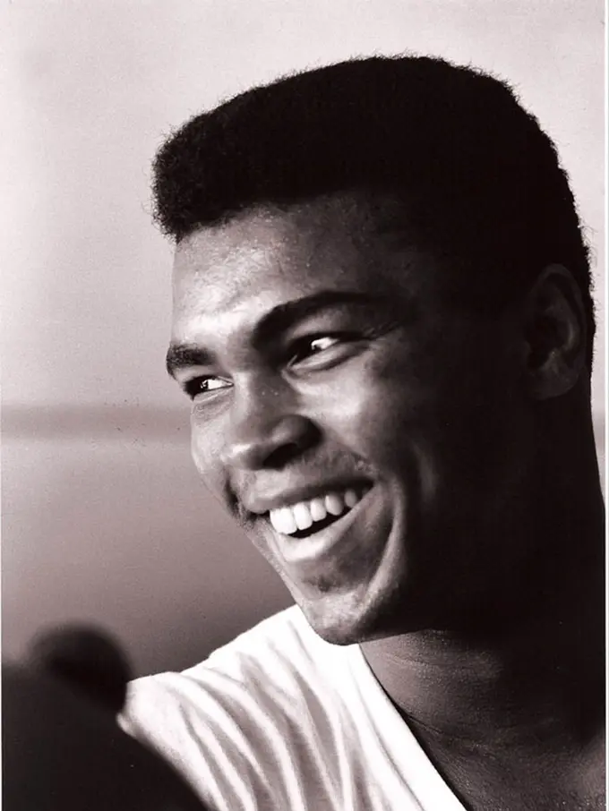 Cerita Muhammad Ali dan Senyuman Terakhir di Pemakaman 