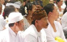 Jelang Nyepi, Umat Hindu Tengger Turun Gunung Gelar Upacara Melasti di Pantai Watu Pecak Lumajang