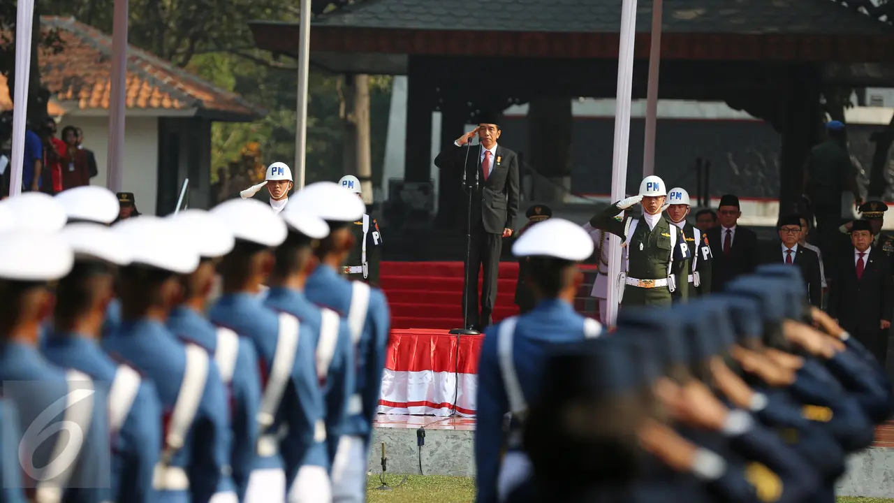 20151001-Gagahnya Jokowi Saat Pimpin Upacara Kesaktian Pancasila-Jakarta
