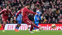 Penampilan Salah menjadi kunci dalam laga kali ini setelah berhasil mencetak satu gol dan satu assist. (AP Photo/PA/Peter Byrne)