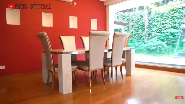 Potret dapur rumah baru Ria Ricis (Sumber: YouTube/Ricis Official)
