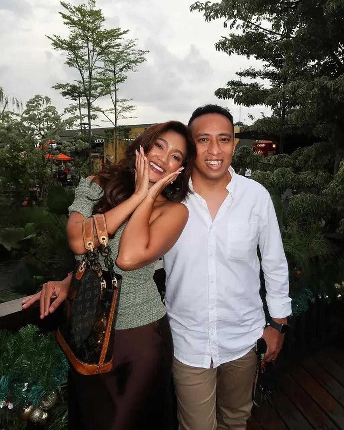 6 Potret Artis Bareng Pacar di Momen Natal 2024, Lyodra -- Randy Martin Makin Lengket
