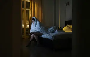 7 Tanda Orang IQ Tinggi Overthinking di Malam Hari, Otaknya Justru Makin Aktif Saat Semua Mulai Tidur