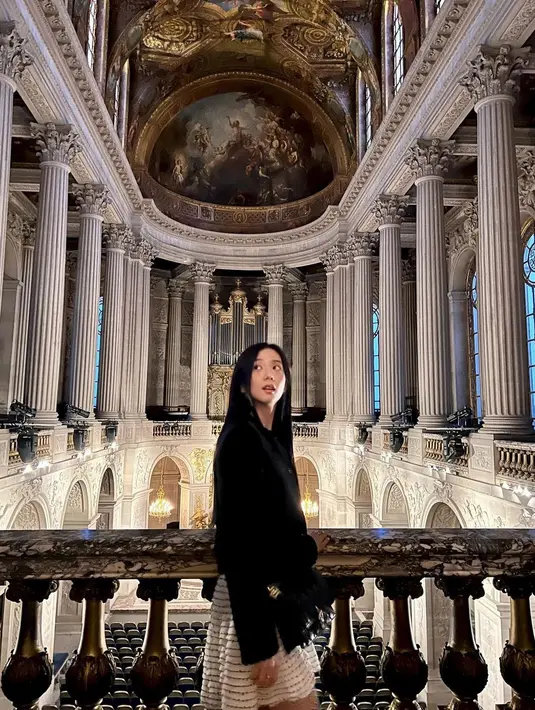 <p>Bagaimana, apakah Jisoo yang tampil cantik dengan busana kasualnya tampak seperti putri kerajaan? (Foto: Instagram/ sooyaaa__)</p>