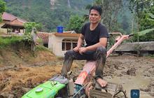 Pakaiannya Kotor Terkena Lumpur, Potret Ayah Lesti Kejora Pose di Atas Mesin Bajak Sawah 'Turun ke Sawah Lagi