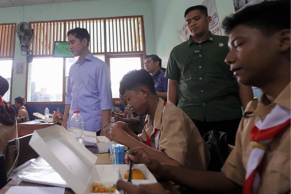 Wapres Gibran Tinjau Uji Coba Makan Bergizi di Jakarta