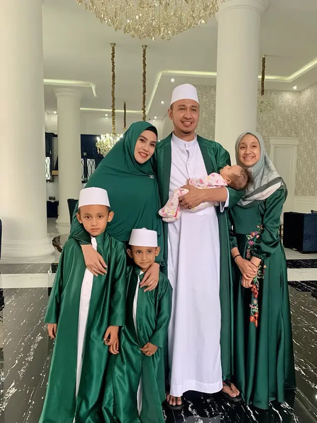 6 Potret Kebersamaan Kartika Putri dan Keluarga Kecilnya, Harmonis