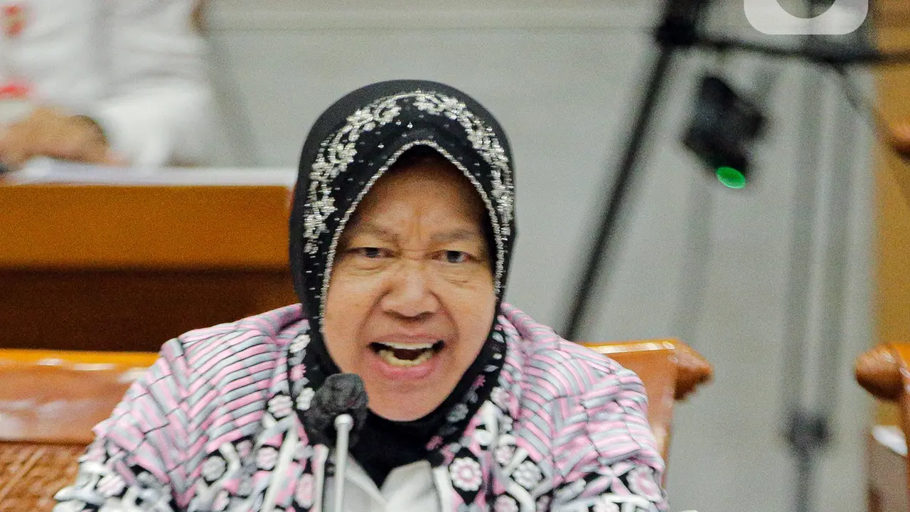 Mensos Risma Bersama DPR Bahas Pengawasan Program Bantuan Sosial Tahun 2022
