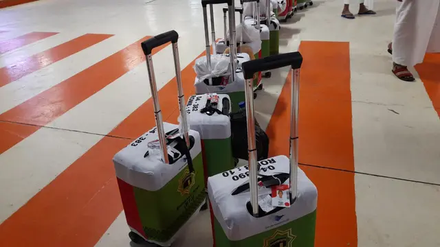 Koper Jemaah Dibongkar Paksa Petugas Bandara Jeddah Gara-gara Bungkusan Mencurigakan, Isinya Ternyata Makanan
