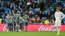 Pemain Real Sociedad merayakan gol mereka ke gawang Real Sociedad pada laga pekan ke-18 La Liga Spanyol di Santiago Bernabeu, Minggu (6/1). Real Sociedad meraih kemenangan 2-0 atas Real Madrid. (AP Photo/Paul White)