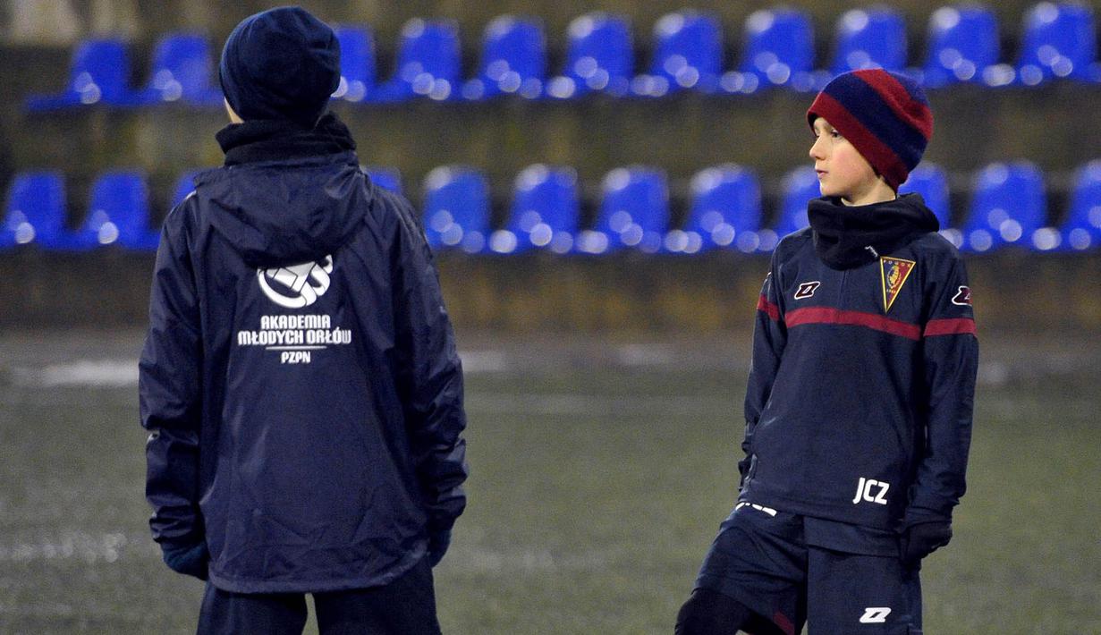 Bakat dari Jacek Czaplinski terpantau oleh pemandu bakat Real Madrid saat mengikuti pelatihan di Berlin. Pihak Los Blancos langsung menawarkan pemuda Polandia itu untuk bergabung. (EPA/Marcin Bielecki)