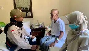 Cerita Petugas Haji Rawat Jemaah Lansia: Secangkir Kopi Pahit dan Rindu