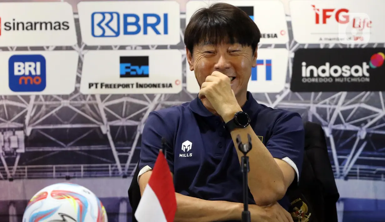Pelatih asal Korea Selatan itu memastikan bahwa kondisi anak asuhnya saat ini dalam kondisi fit jelang menjajal kekuatan La Albiceleste. (Liputan6.com/Helmi Fithriansyah)