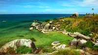 Tanjung Senubing atau disebut pula Batu Sindu yang berada di Kabupaten Natuna, Provinsi Kepulauan Riau. (dok. disparbud.natunakab.go.id)
