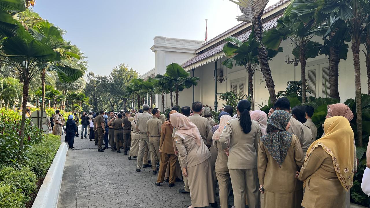 Aparatur Sipil Negara (ASN) Balai Kota DKI Jakarta kembali masuk kerja, Selasa (16/4/2024) usai libur Lebaran Idul Fitri 1445 H.