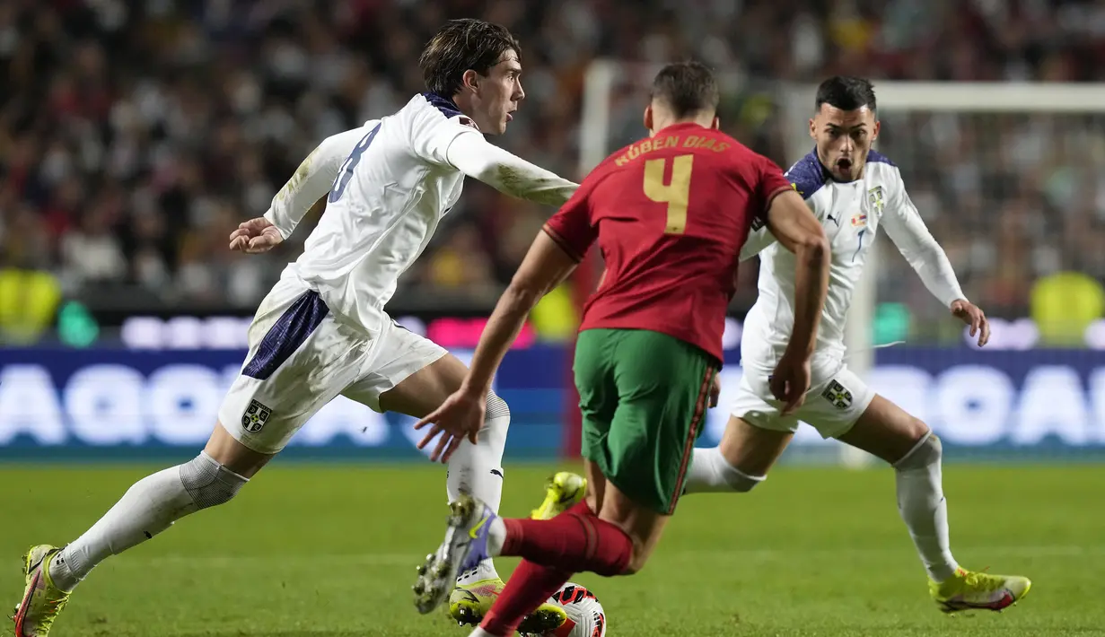 Sepanjang babak kedua, Dusan Vlahovic dan kawan-kawan lebih banyak menguasai bola dibanding para pemain Portugal. (AP/Armando Franca)