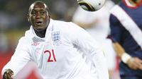 Gaya striker Inggris Emile Heskey di laga penyisihan Grup C PD 2010 melawan AS di Royal Bafokeng Stadium, Rustenburg, 12 Juni 2010. AFP PHOTO / TIMOTHY A. CLARY 