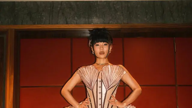Dari Gaun Bordir Dior-Siluet Oversized Thom Browne, Trio KPop Demon Hunters EJAE hingga Audrey Nuna Tampil Nyentrik di BAFTA 2026