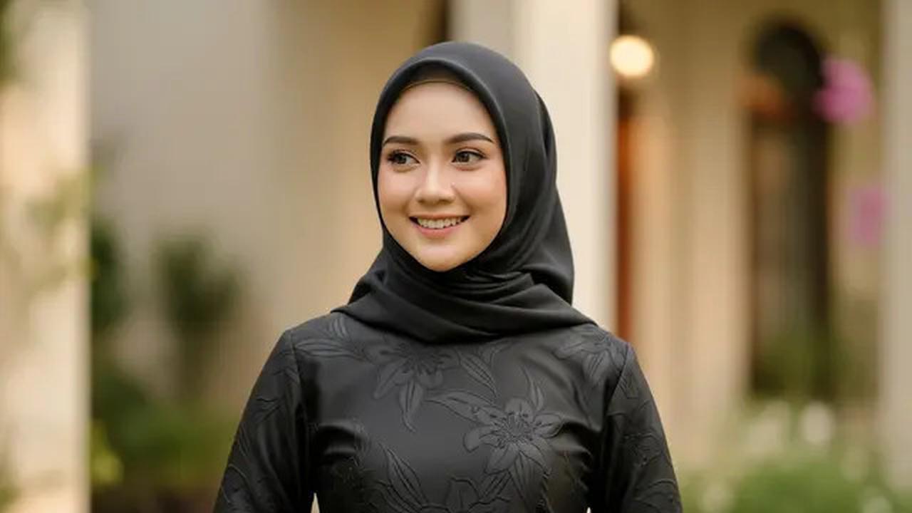 10 Gamis Muslimah Motif Bunga Besar Paling Adem 2025, Stylish &amp; Anti Gerah Sepanjang Hari