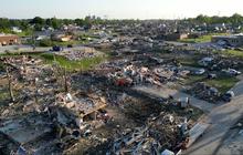 FOTO: Ngerinya Tornado Mematikan Hantam Kota di AS, Rumah-Rumah Rata dengan Tanah