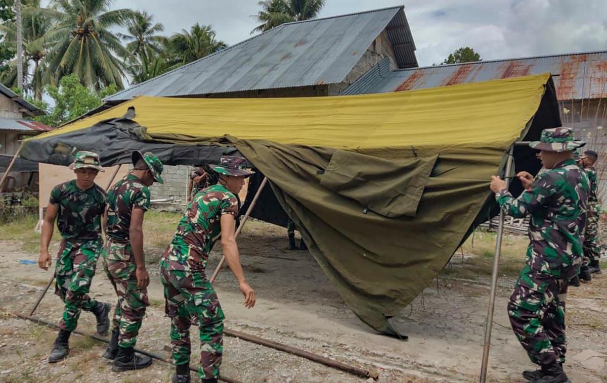 FOTO: TNI AD Bergerak Cepat Bantu Pemulihan Pasca Gempa Poso