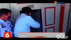 Kurir narkoba untuk memuluskan aksinya menyelundupkan narkoba ke Pulau Bali, mengajak anak istrinya dengan menggunakan mobil travel yang dikendarainya. Tersangka tergiur upah pengiriman sebesar Rp 3 juta dari Sampang dikirim ke Pulau Bali.