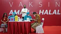 Presiden Jokowi meninjau vaksinasi Covid-19 massal di TM Thamrin City.