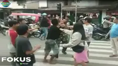Peristiwanya dipicu teguran seorang anggota TNI lainnya lantaran kepalanya terbentur sepeda motor.
