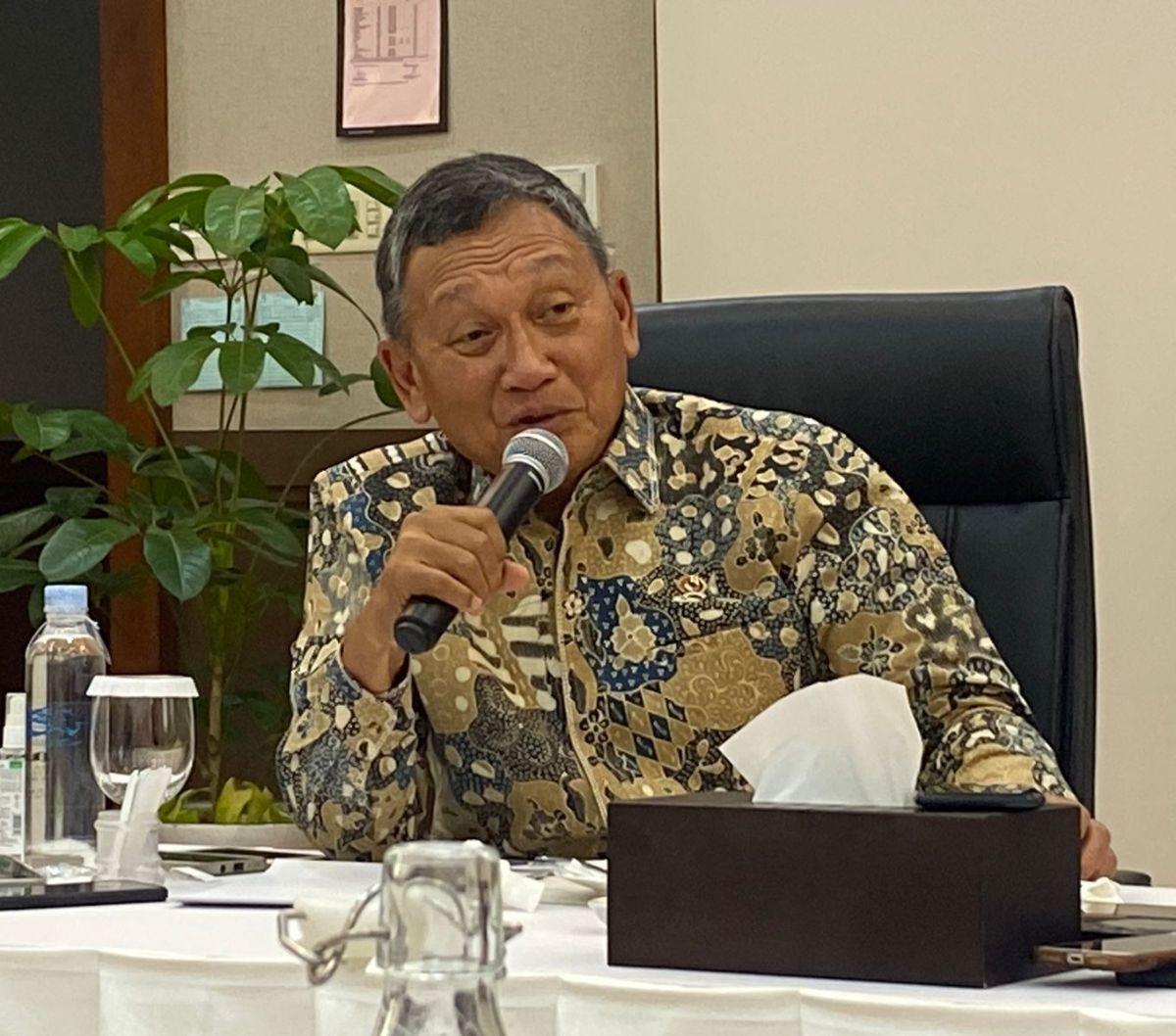 "Belum ada surat dari DEN terkait (pembangunan) PLTN sampai saat ini," kata Arifin kepada awak media di Kementerian ESDM, Jakarta Pusat, Jumat (3/11).