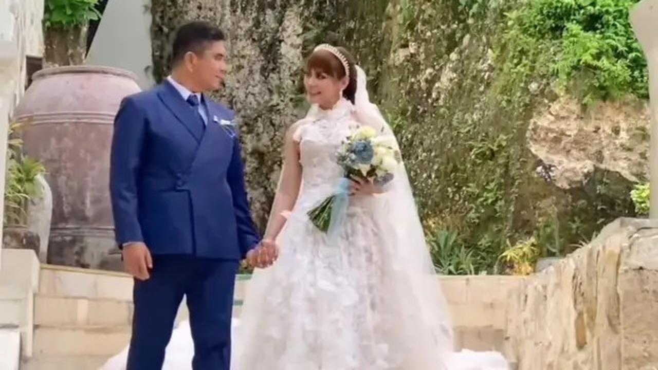 8 Potret Pernikahan Kedua Anita Hara Pemeran 'Arisan Brondong' di Bali, Nikahi Bos