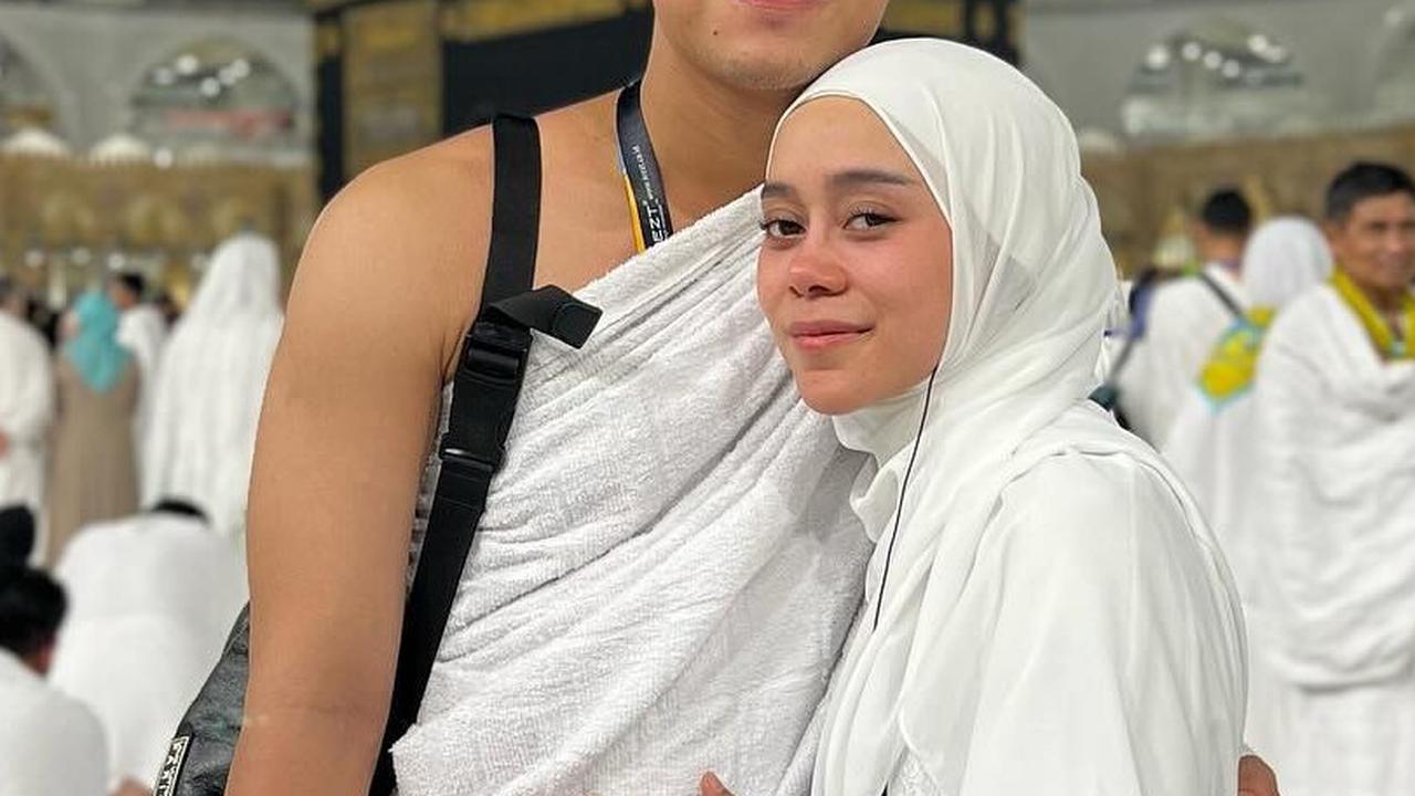 Sambil Tersenyum Manis, Lesti Bersama Rizky Billar Bisa Kembali Lagi Umrah 'Alhamdulillah Bahagia Kembali ke Tanah Suci