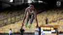Atlet Lompat Jauh Indonesia, Maria Natalia Londa melakukan lompatan saat berlaga di nomor triple jump putri SEA Games di Stadium Bukit Jalil, Malaysia, Rabu (23/8). (Liputan6.com/Faizal Fanani)