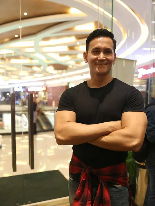 Marcelino Lefrandt mengakui kedekatannya dengan Marshanda hanya sebatas teman baik saja.  Ayah dua anak itu juga menjaga hubungan baik dengan mantan istrinya, Dewi Rezer. Dan sama-sama meluangkan waktu bersama demi buah hatinya. (Nurwahyunan/Bintang.com)