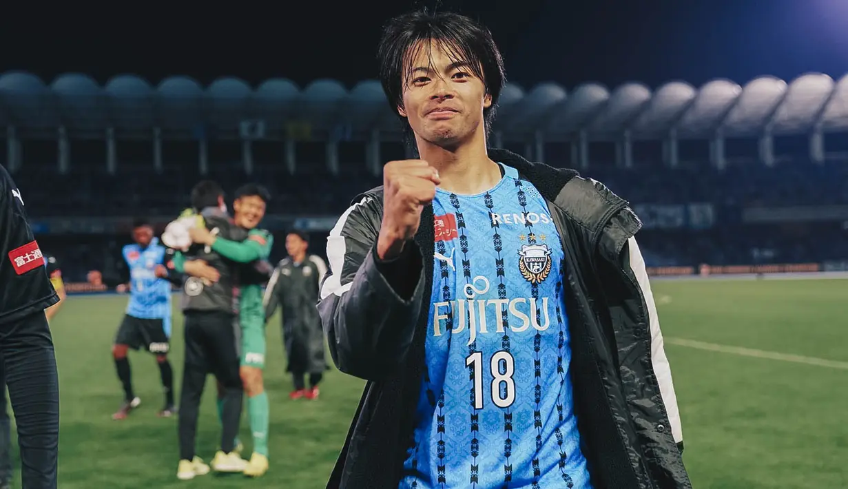 Sayap kiri berusia 27 tahun, Kaoru Mitoma saat ini tengah menjalani musim keempat bersama Brighton and Hove Albion, di mana pada musim pertamanya pada 2021/2022 ia dipinjamkan ke klub Belgia Union SG. Bersama Kawasaki Frontale ia sukses mempersembahkan satu gelar juara J1 League pada 2020. (J.LEAGUE)