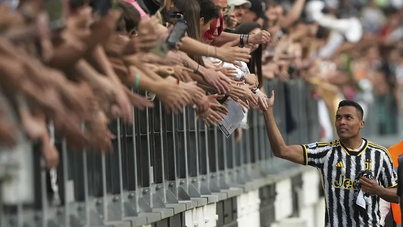 Alex Sandro menyampaikan salam perpisahan untuk fans Juventus