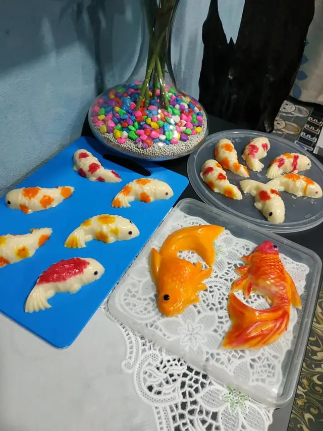 Kreativitas Seorang Ibu Membuat Jelly Ikan Koi Realistis.